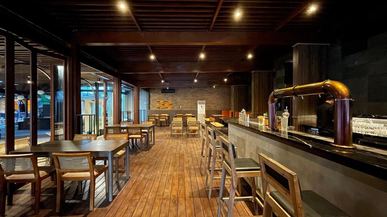 Artotel Suites Bianti Yogyakarta Extérieur photo