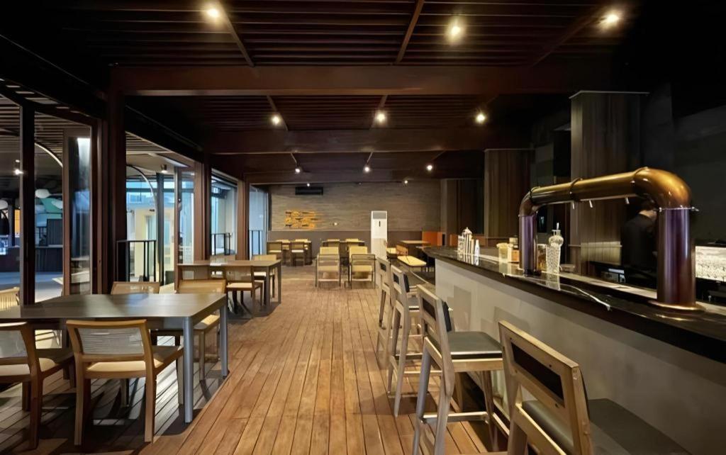 Artotel Suites Bianti Yogyakarta Extérieur photo