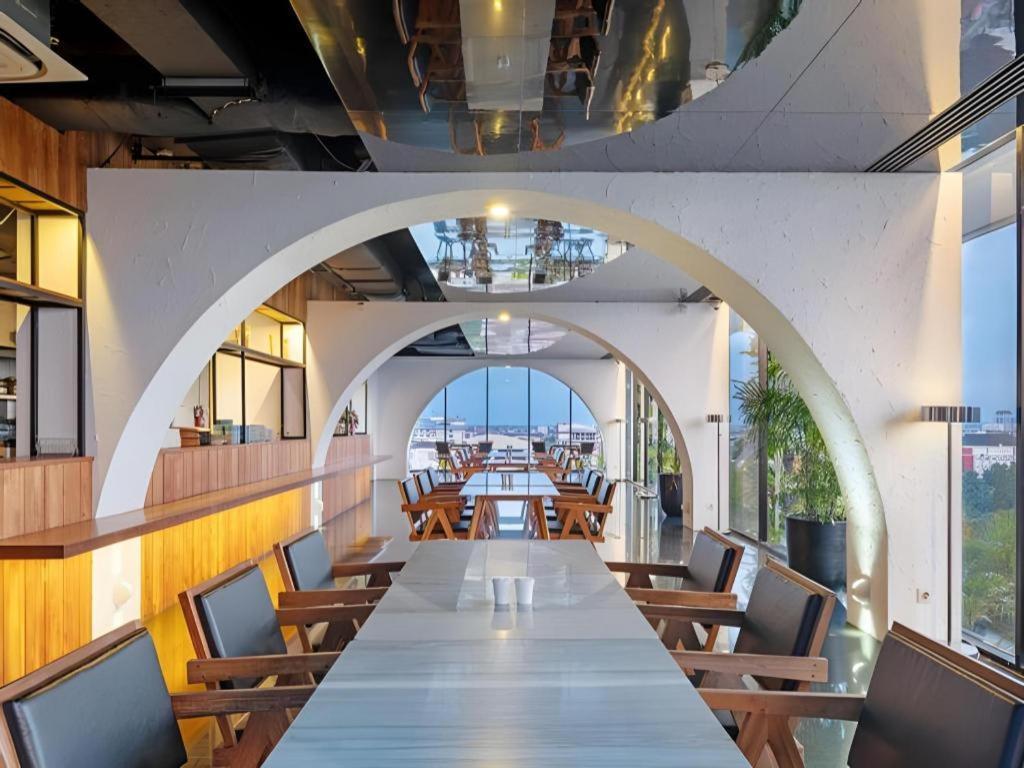 Artotel Suites Bianti Yogyakarta Extérieur photo